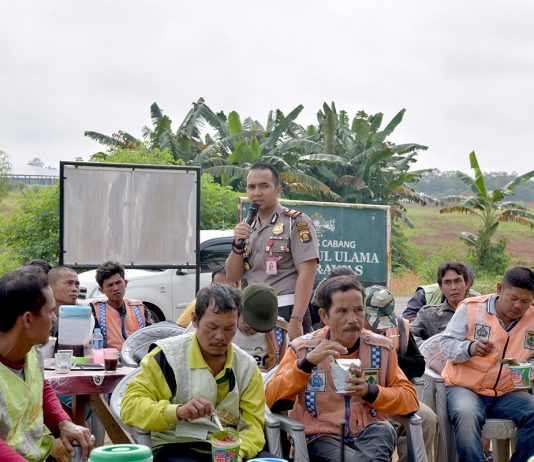 Kasatlantas Polres Mura Ajak Pengojek Minum Kopi