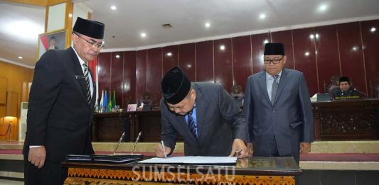 2 Pimpinan dan 4 Anggota DPRD Sumsel Resmi Lepaskan Jabatan