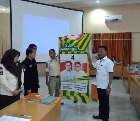 KPU Banyuasin Serahkan APK Cabup & Cagub