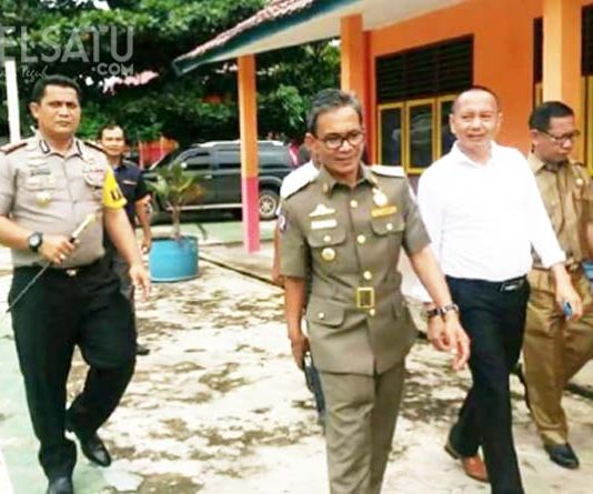 Bupati Banyuasin Supriono Tinjau Pelaksanaaan UN