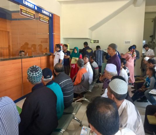 Wajib Pajak Serbu Samsat