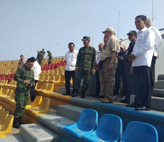 40 Prajurit TNI Perbaiki Kerusakan Kursi Stadion