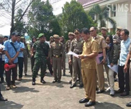 Bergaji Rp500 Ribu, Ratusan Pekerja Magang PDAM Tirta Betuah Datangi Kantor Bupati