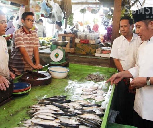 Pastikan Stok dan Harga Aman, Herman Deru Sidak ke Pasar Cinde