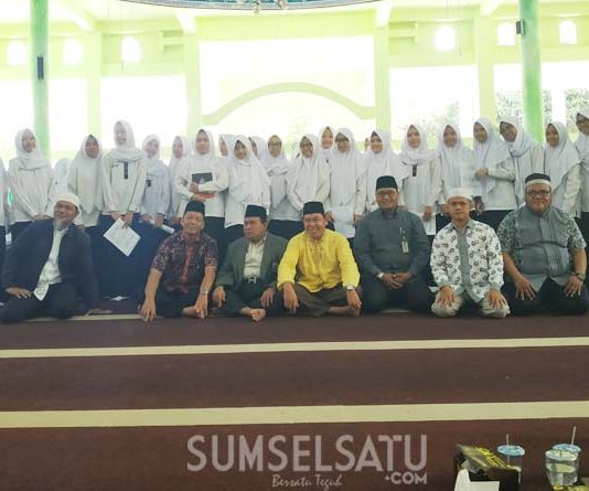 Tak Cukup Hanya Pintar, Butuh Akhlak yang Baik Hadapi Era Globalisasi Informasi