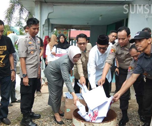 Ribuan Surat Suara Rusak Dibakar