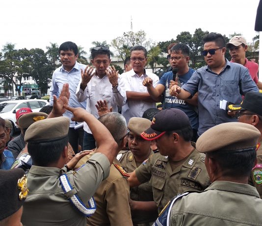 Tagih Janji Herman Deru Tentang Sekolah Gratis
