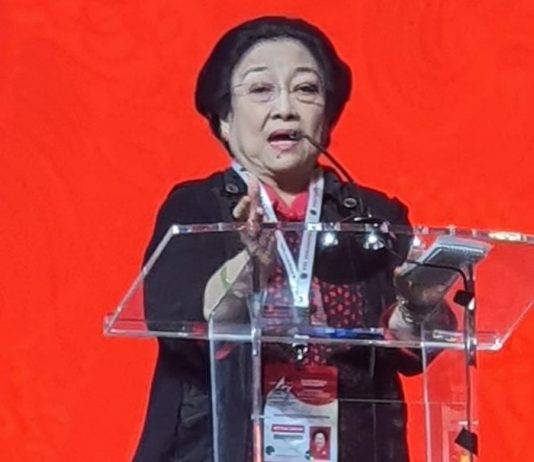 Mega: Jangan Sekali-kali Punggungi Rakyat