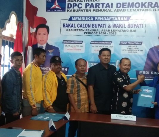 Irwan Ambil Formulir Cawabup di Demokrat