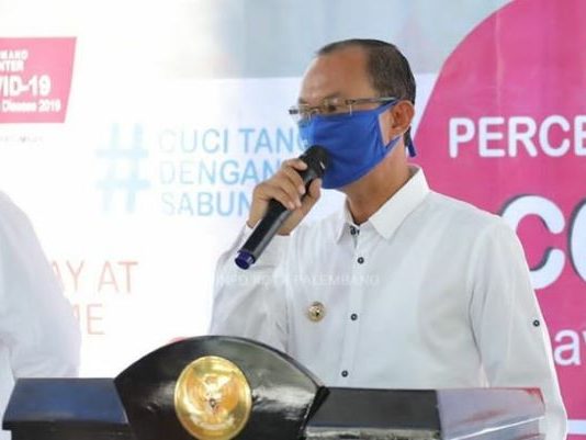 Walikota Palembang Terima Paket Sembako dari Presiden RI