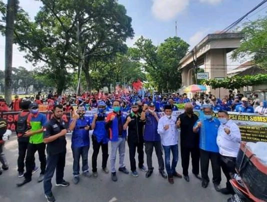 Deru Dituntut Naikkan Upah Minimum Provinsi