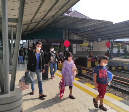 Pelanggan KA Jarak Jauh Usia 18 Tahun ke Atas Belum Divaksin Booster Wajib Tes RT-PCR