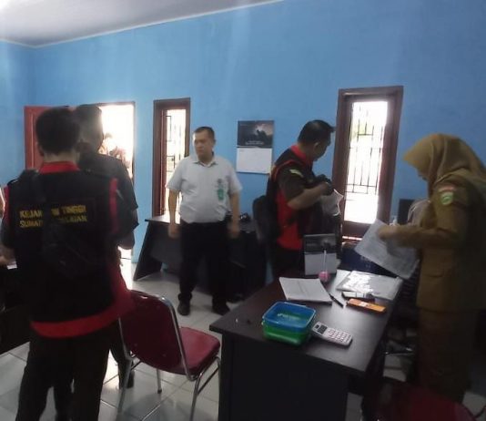 Dugaan Korupsi Dana Komite, Tim Pidsus Kejari Geledah SMAN 19 Palembang