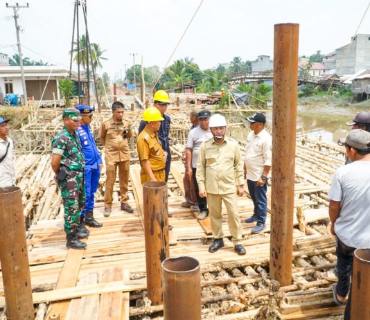 Pj Bupati Apriyadi Bangun Jembatan Hingga Perbaiki 36 Kilometer Jalan