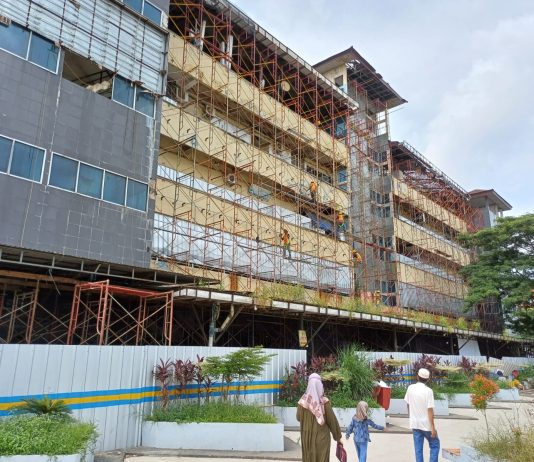 Pedagang Tidak Sanggup Bayar Sewa, Gedung Pasar 16 Ilir Disegel