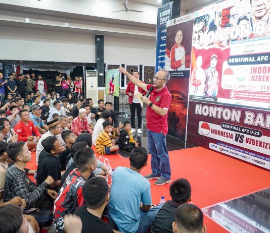 Pj Bupati Sandi Fahlepi dan Ribuan Warga Muba Nobar Timnas U-23