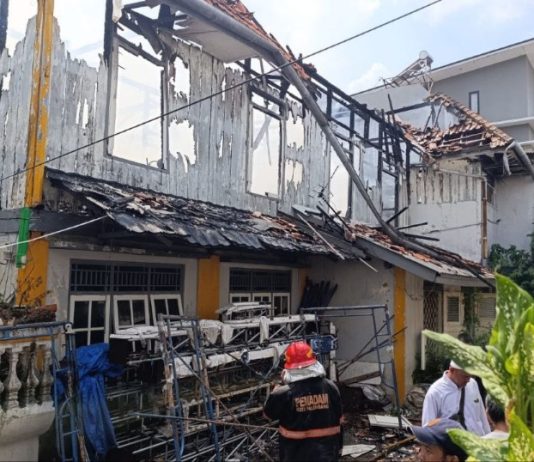 Kebakaran di Lorong RRI, Usaha Pelaminan Hangus Terbakar