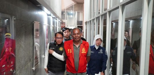 Kejati Sumsel Amankan Terpidana Lakalantas Saat Isi Bahan Bakar di SPBU