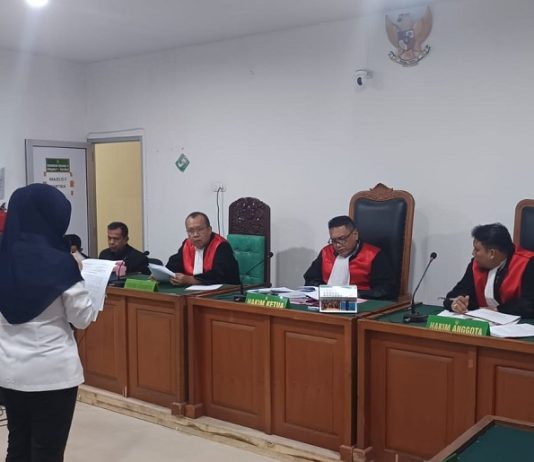 Menangis Tersedu-sedu, Terdakwa Korupsi KUR BRI Sekayu Mohon Keringanan Hukuman