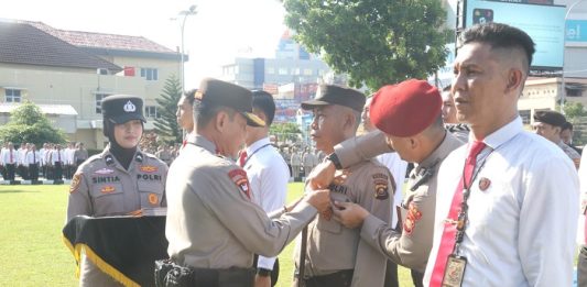 Kapolda Sumsel Berikan Penghargaan Kepada 137 Polisi Berprestasi