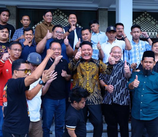 Herman Deru dan Manajemen SFC Cari Terapi Sehat Selamatkan Laskar Wong Kito dari Zona Degradasi