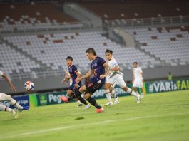 Menang Dengan 10 Pemain