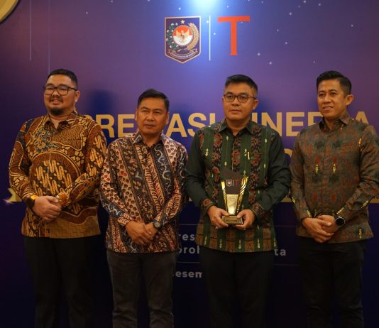Sukses Turunkan Angka Kemiskinan Tingkat Kota Dengan Fiskal Sedang, Palembang Raih Penghargaan Kemendagri 2025