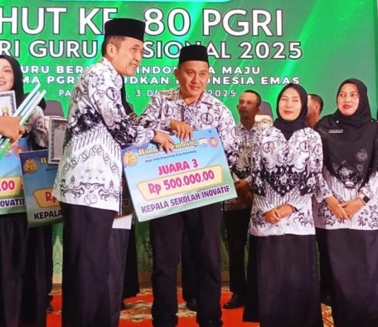 Kepala SDN 244 Palembang Raih Penghargaan Juara 3 Lomba Inovatif Tingkat Kota