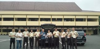 Chairul S Matdiah Bagikan 250 Nasi Uduk Gratis