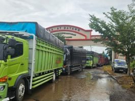 Nekat Melintas Saat Arus Mudik, Puluhan Truk Sumbu Tiga di Sumsel “Dikandangkan”