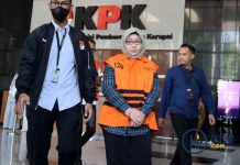 Ketua Tim Pemeriksa BPK Sumsel Pakai Rompi Tahanan KPK Usai Diperiksa di Kasus Bupati Muara Enim