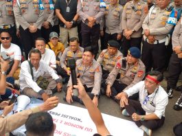 Pengeroyok Jurnalis Masih Bebas Berkeliaran, Koalisi Pers Sumsel Desak Kapolda Rony Samtana Dicopot